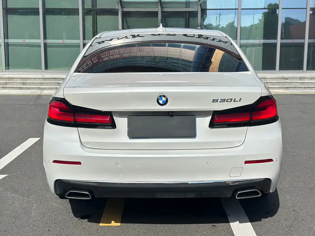 BMW 5 Series — фото 15
