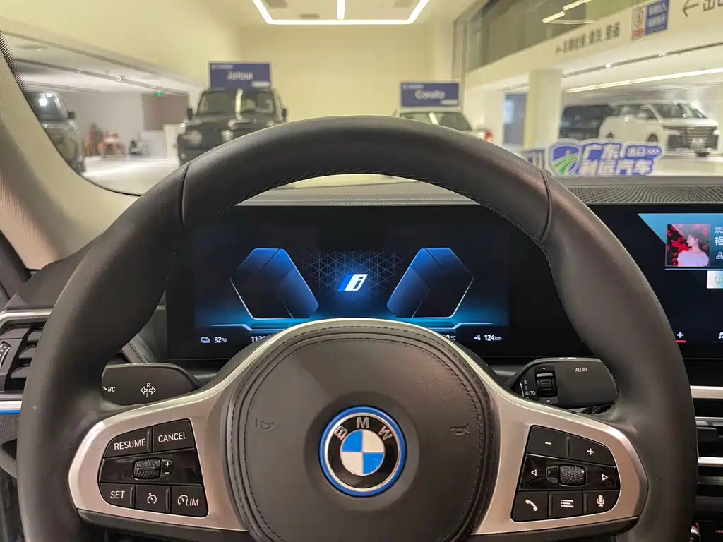 BMW i4 — фото 11