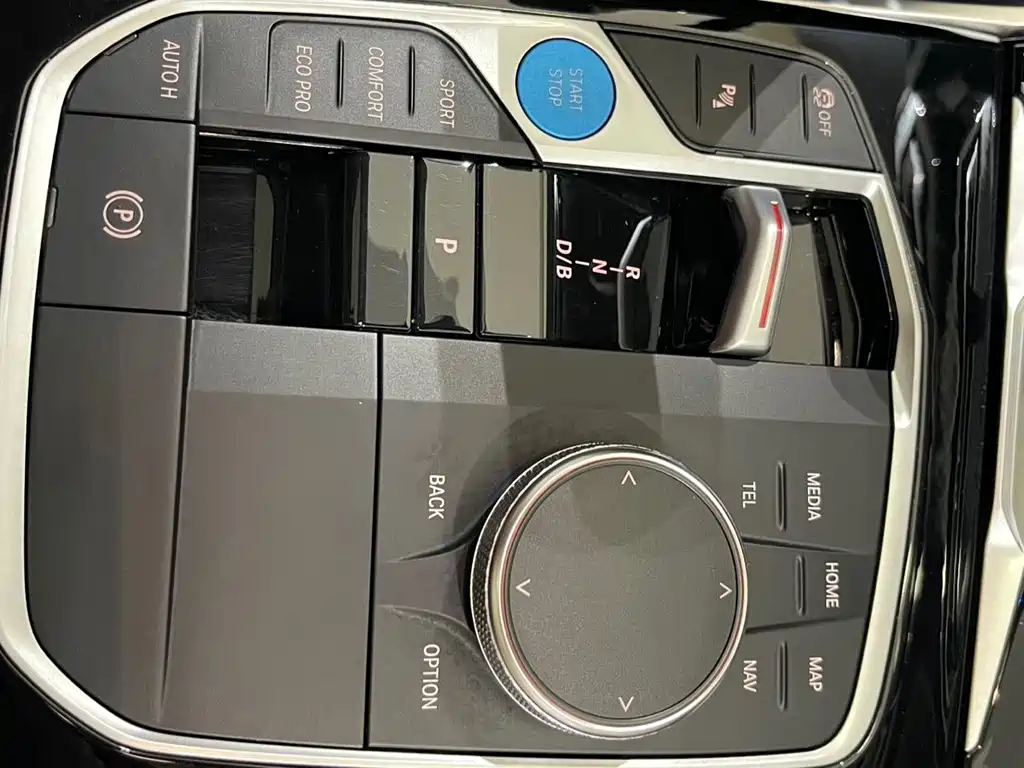 BMW i4 — фото 13