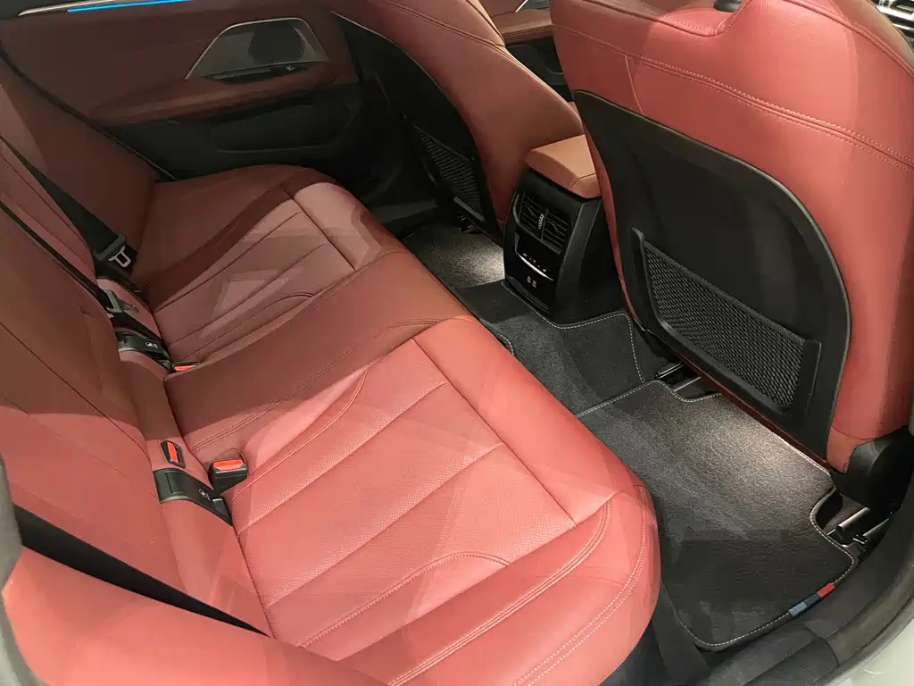 BMW i4 — фото 10