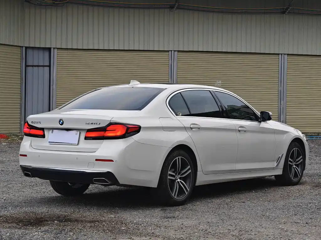 BMW 5 Series — фото 4