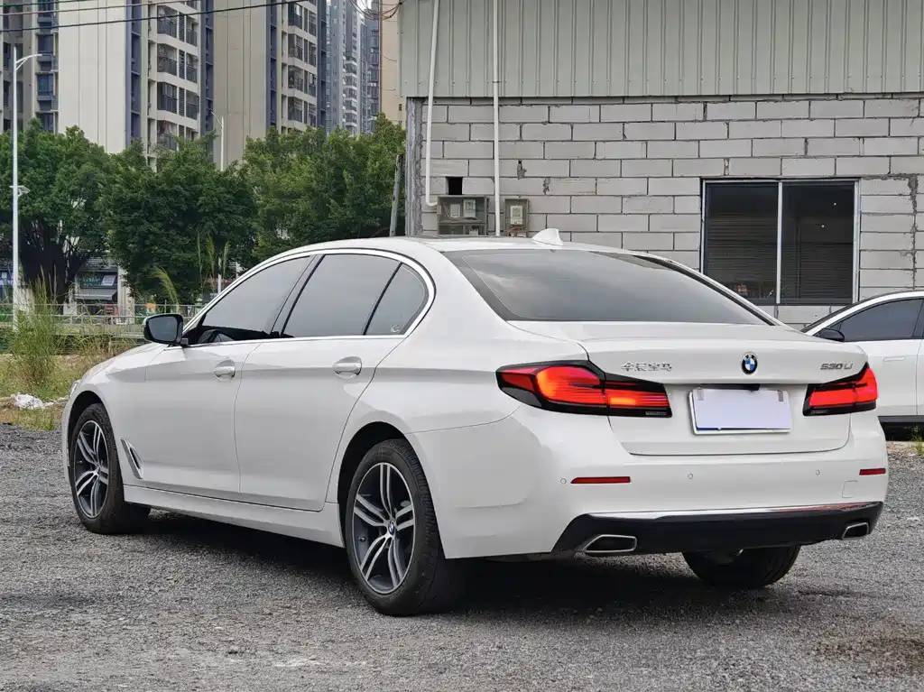 BMW 5 Series — фото 6