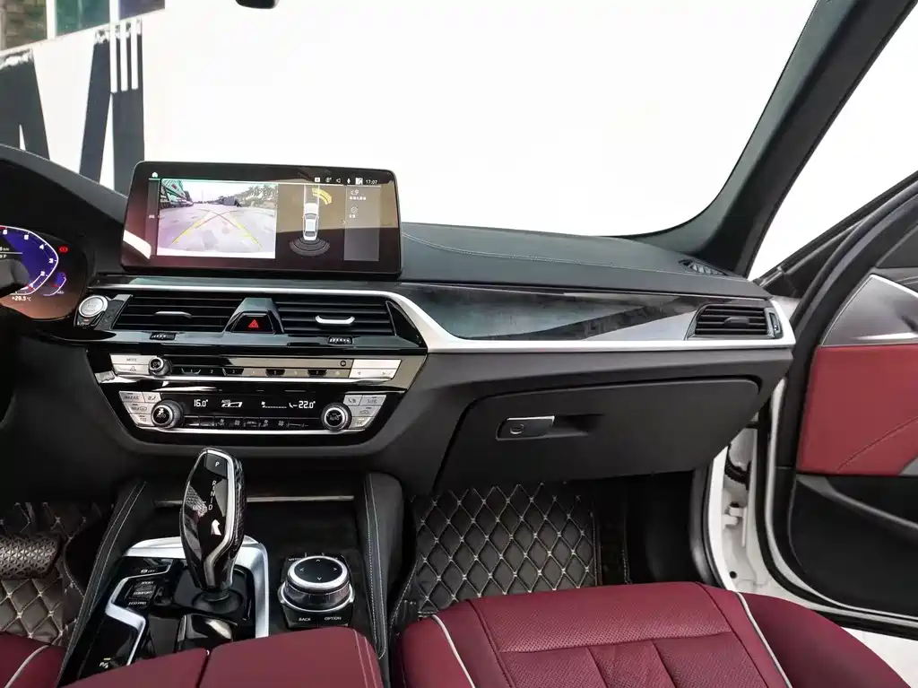 BMW 5 Series — фото 15