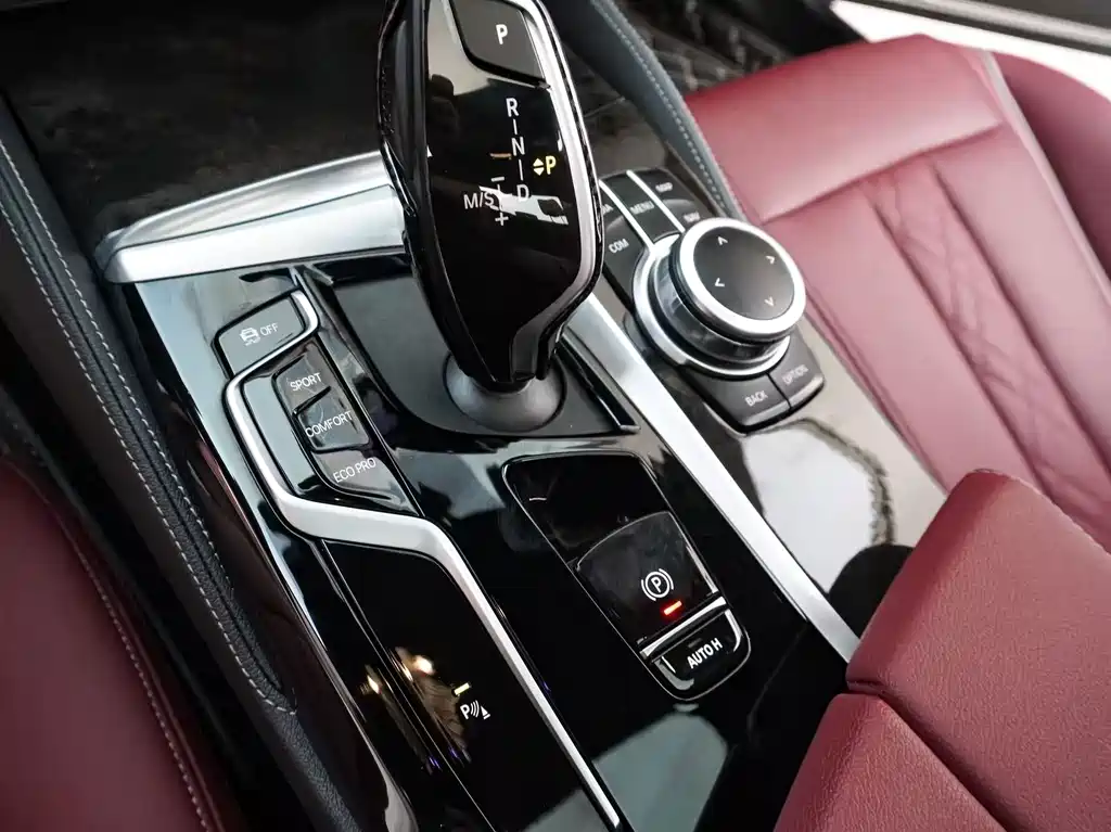 BMW 5 Series — фото 19