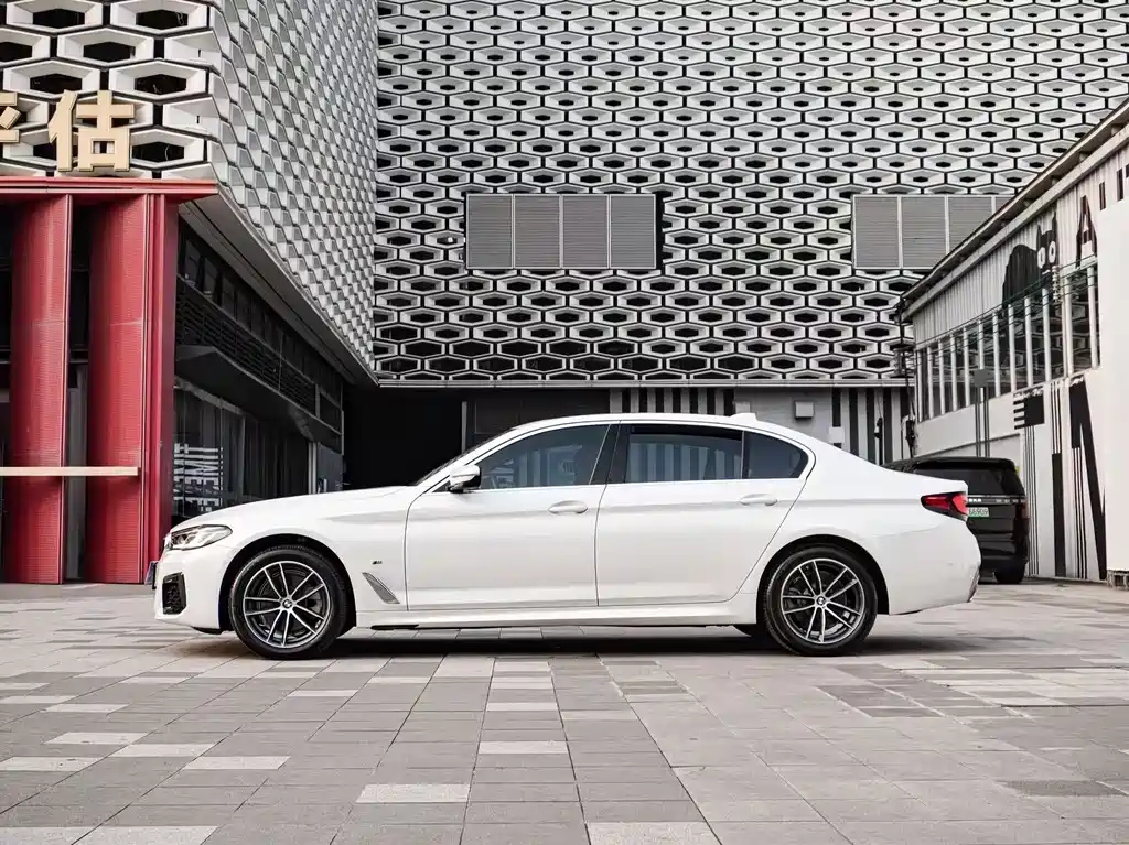 BMW 5 Series — фото 3
