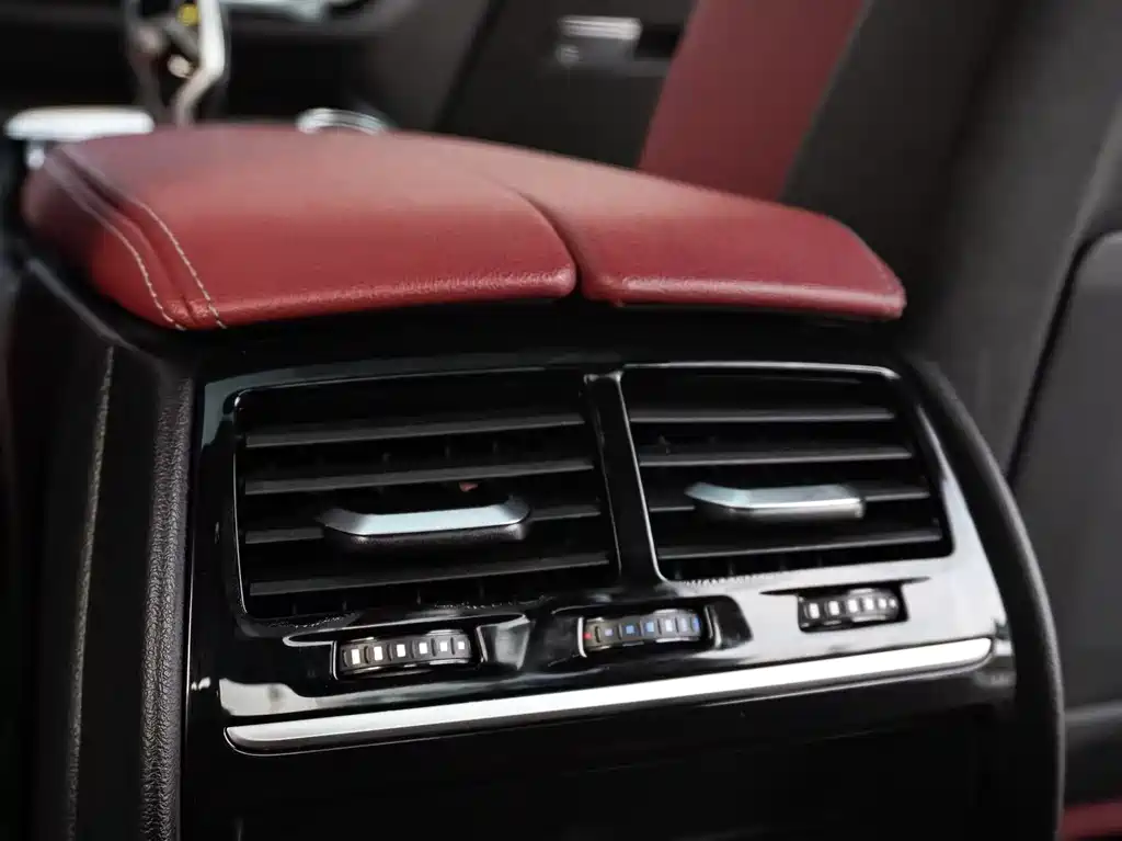 BMW 5 Series — фото 21