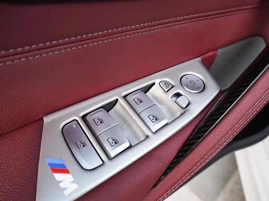 BMW 5 Series — фото 25