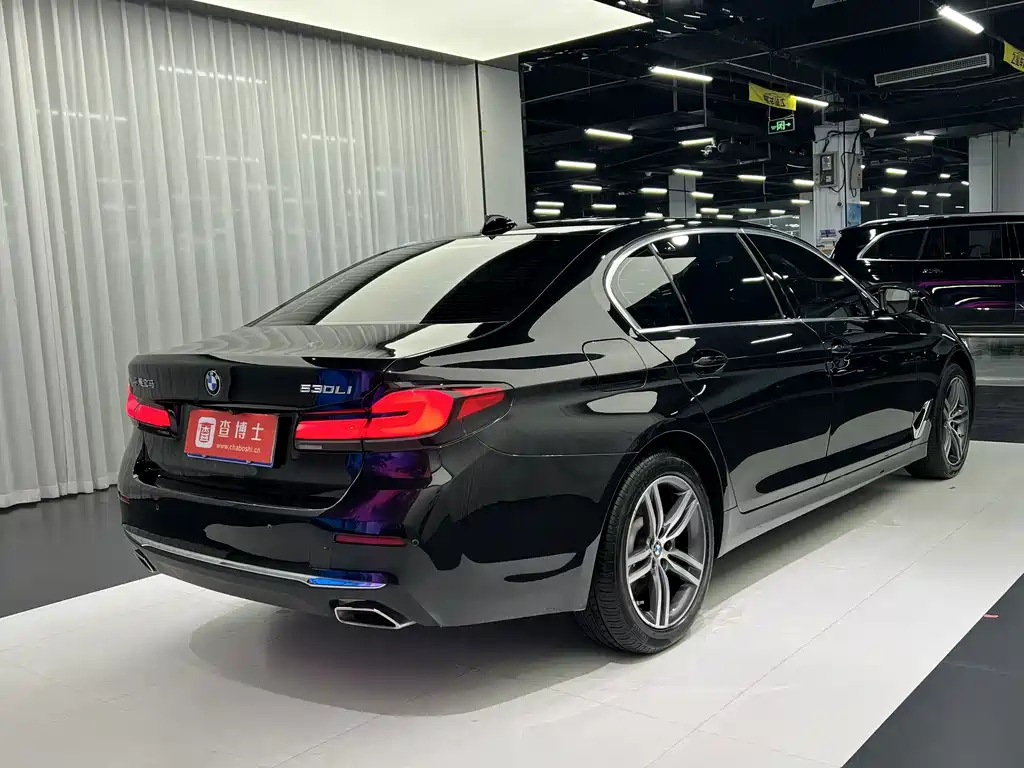 BMW 5 Series — фото 11