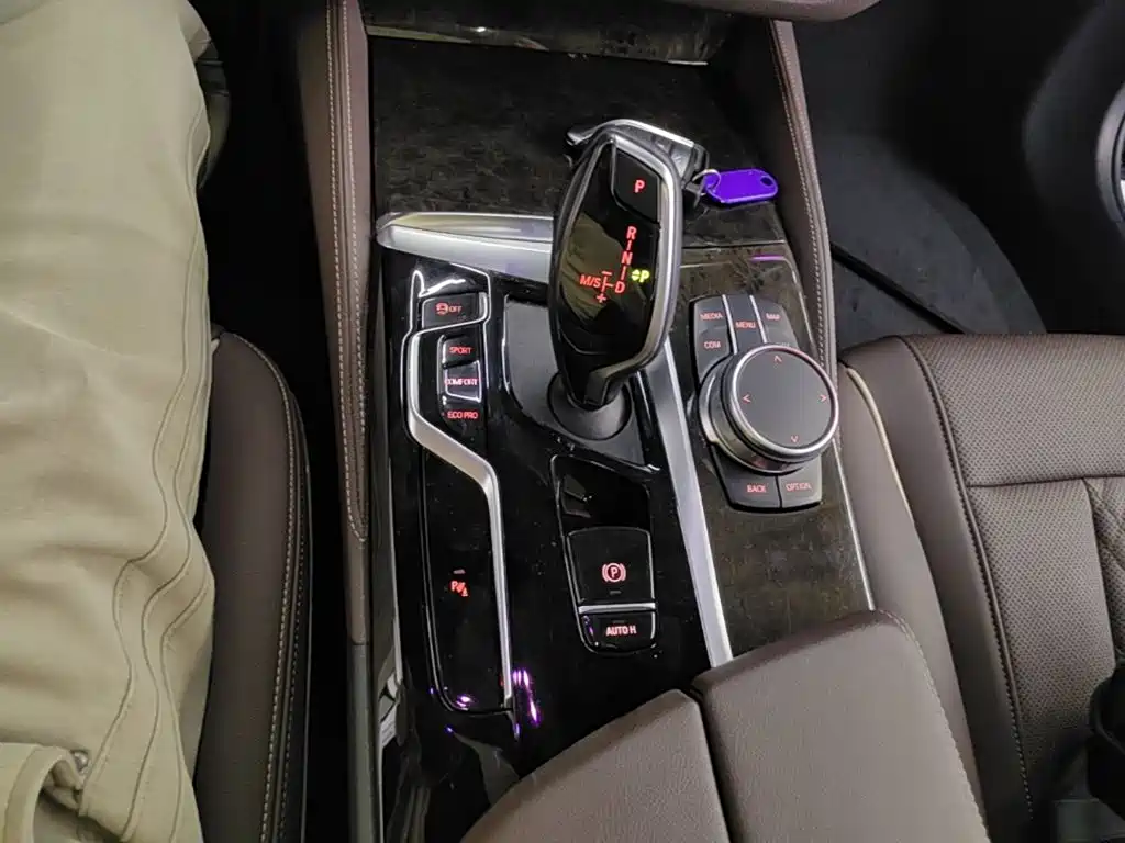 BMW 5 Series — фото 13