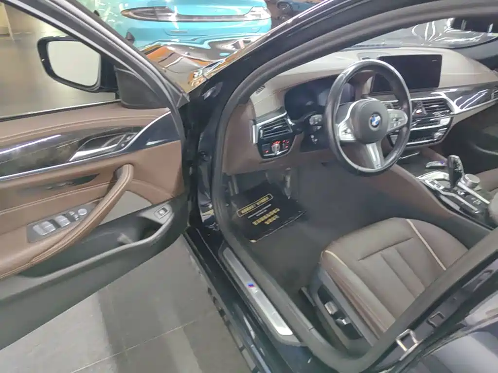 BMW 5 Series — фото 15