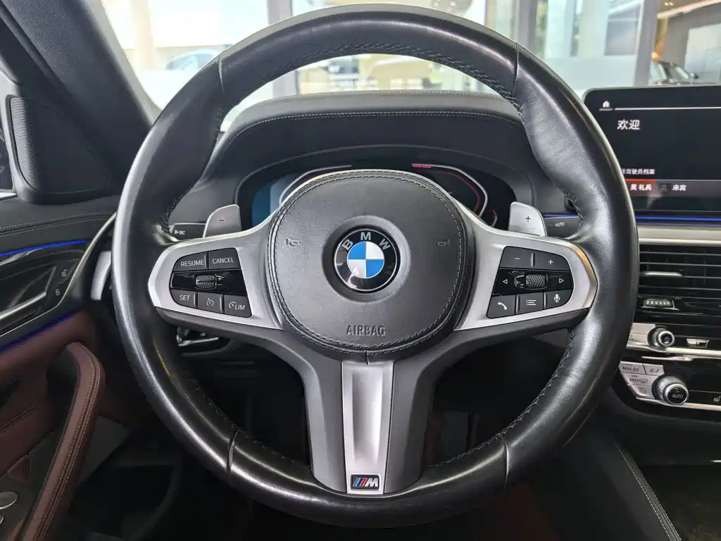 BMW 5 Series — фото 11