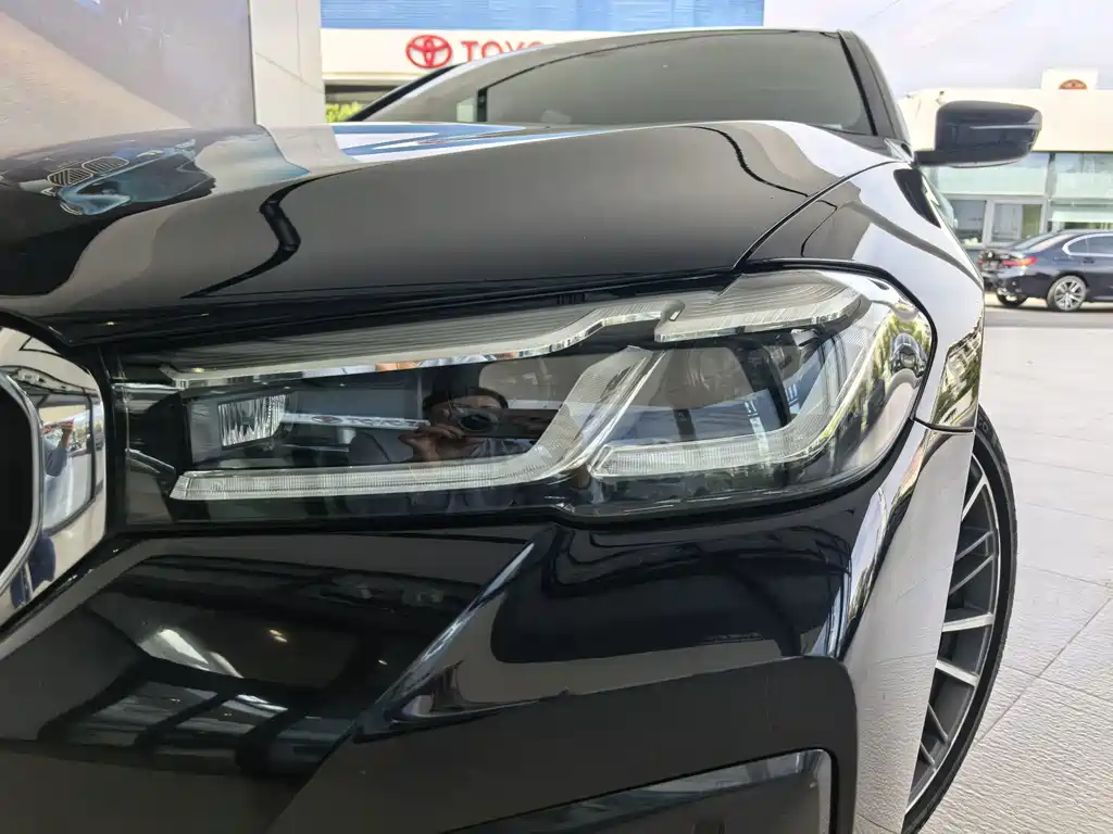 BMW 5 Series — фото 13