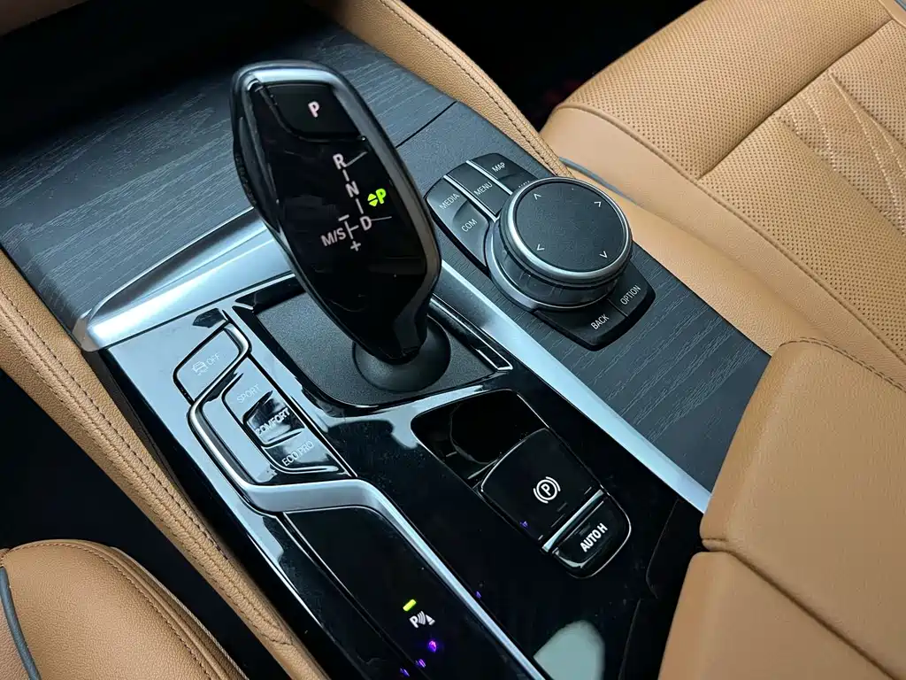 BMW 5 Series — фото 15