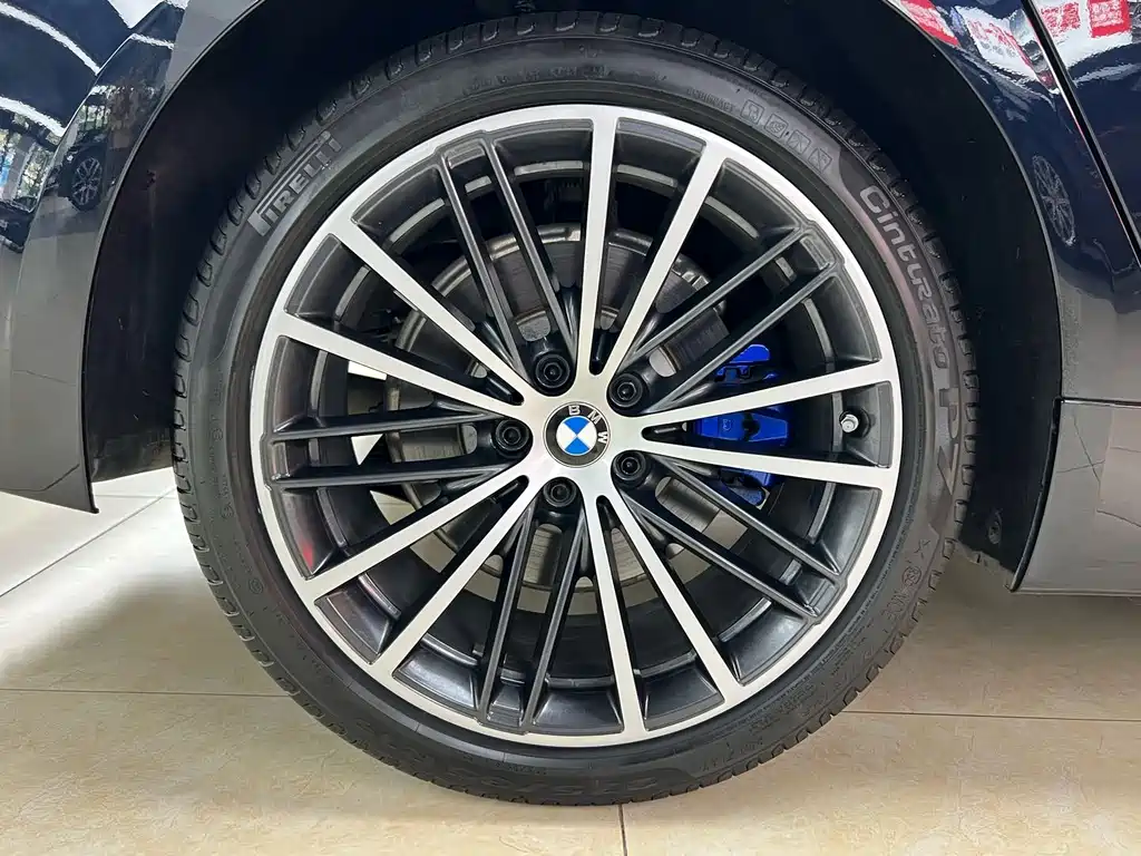 BMW 5 Series — фото 28