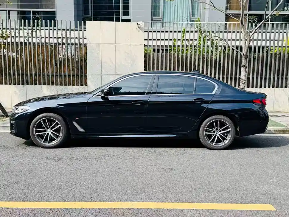 BMW 5 Series — фото 2