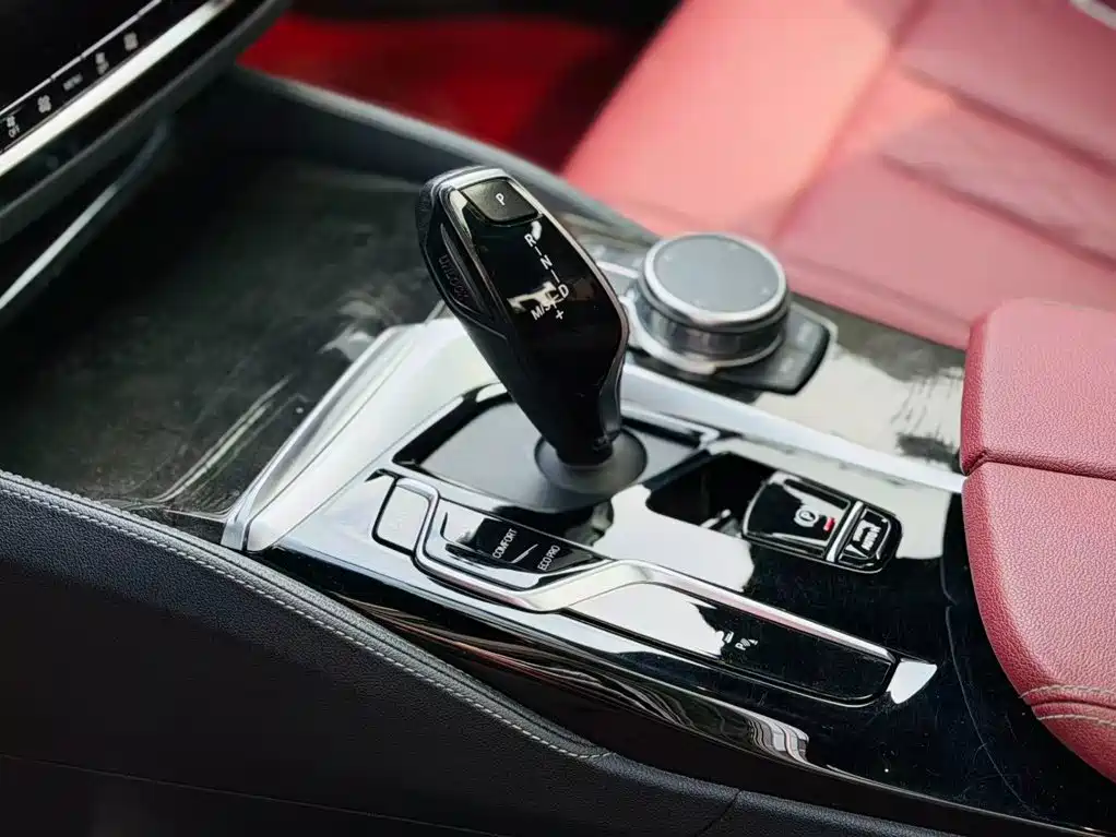 BMW 5 Series — фото 11
