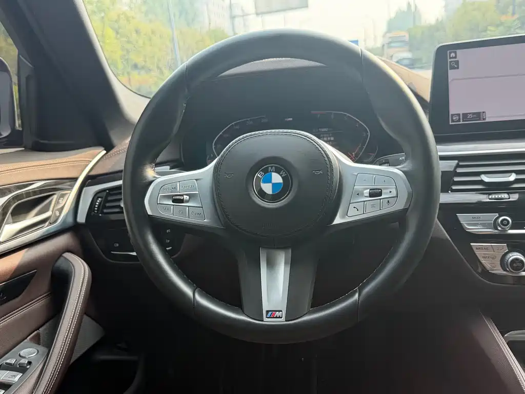 BMW 5 Series — фото 15