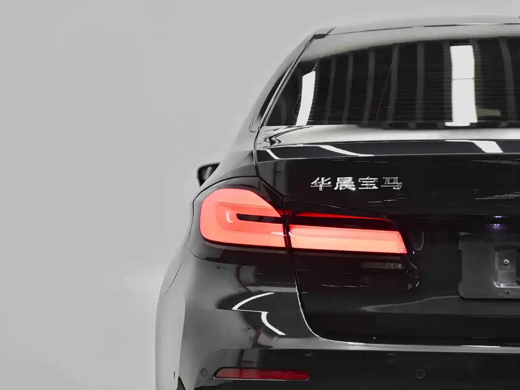BMW 5 Series — фото 4