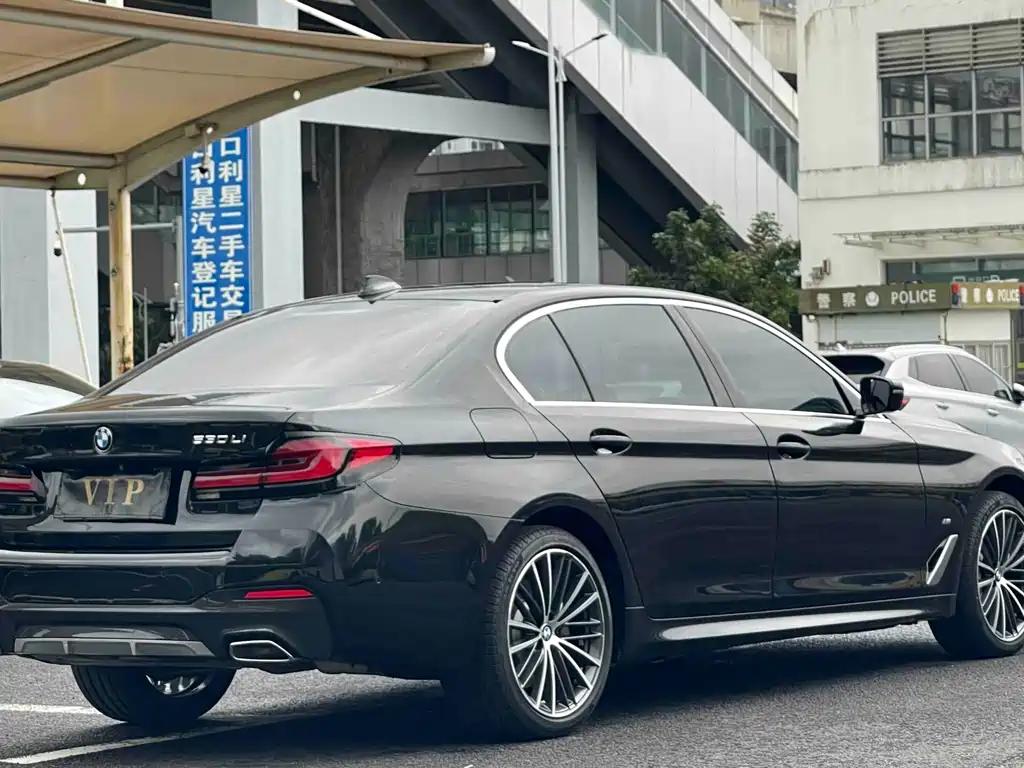 BMW 5 Series — фото 9