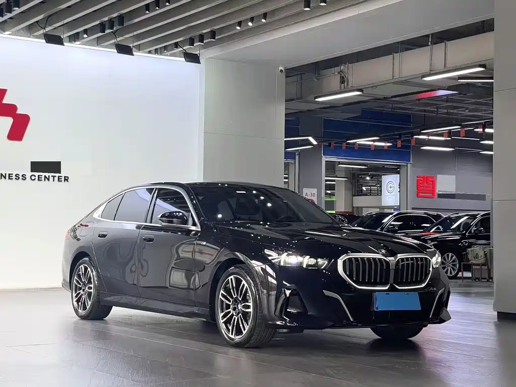 BMW 5 Series — фото 3