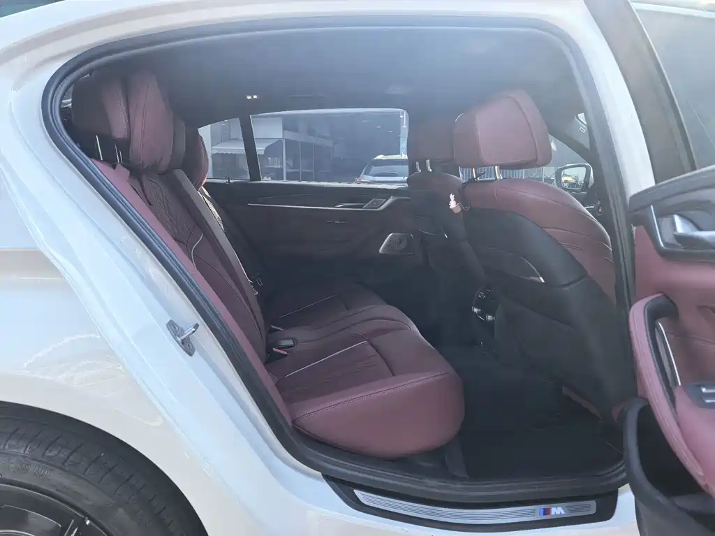 BMW 5 Series — фото 15