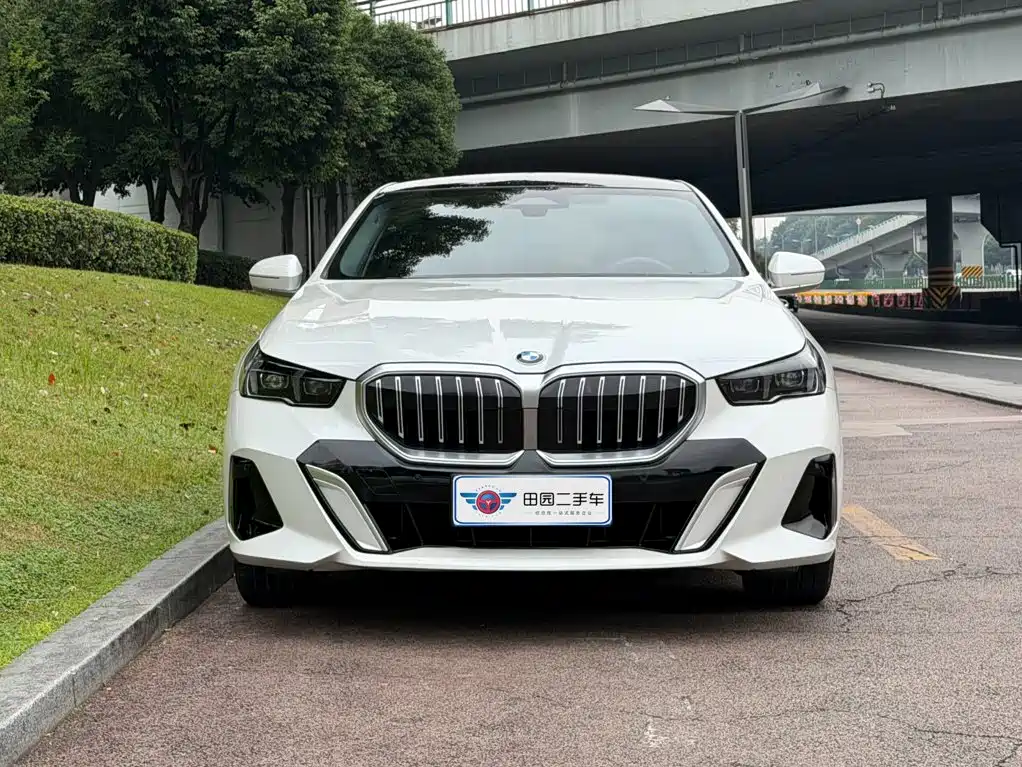 BMW 5 Series — фото 2