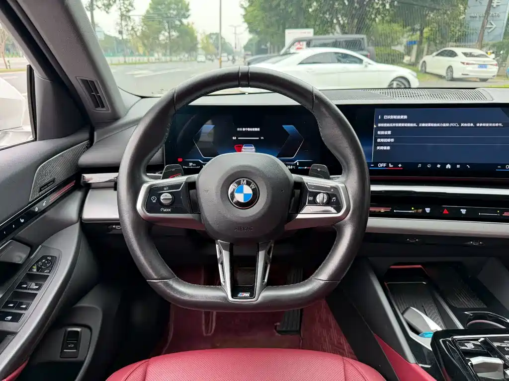 BMW 5 Series — фото 14