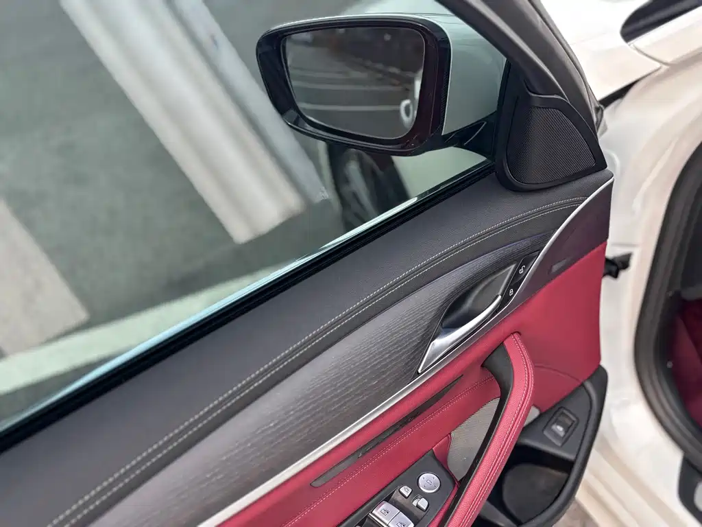 BMW 5 Series — фото 13