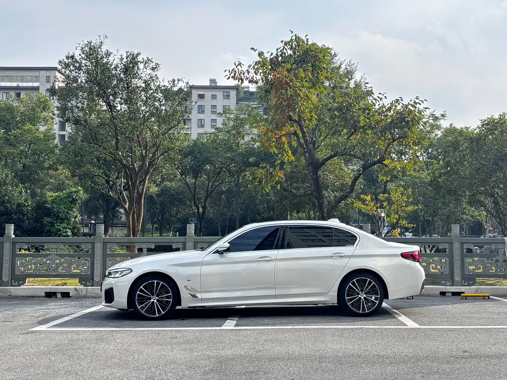 BMW 5 Series — фото 3