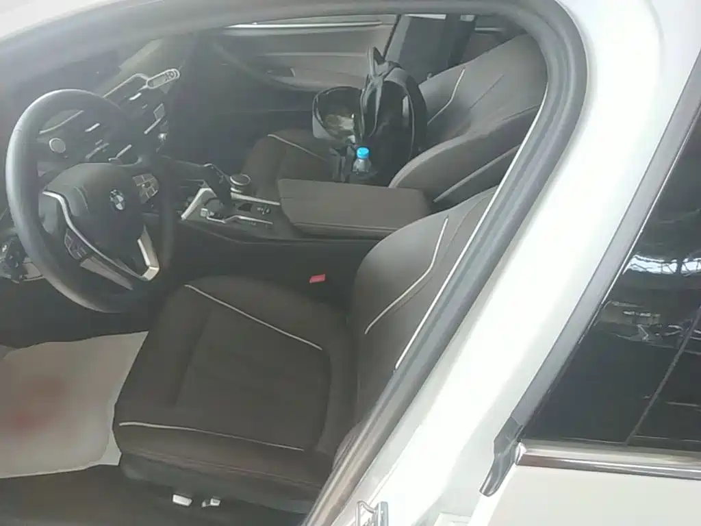 BMW 5 Series — фото 14