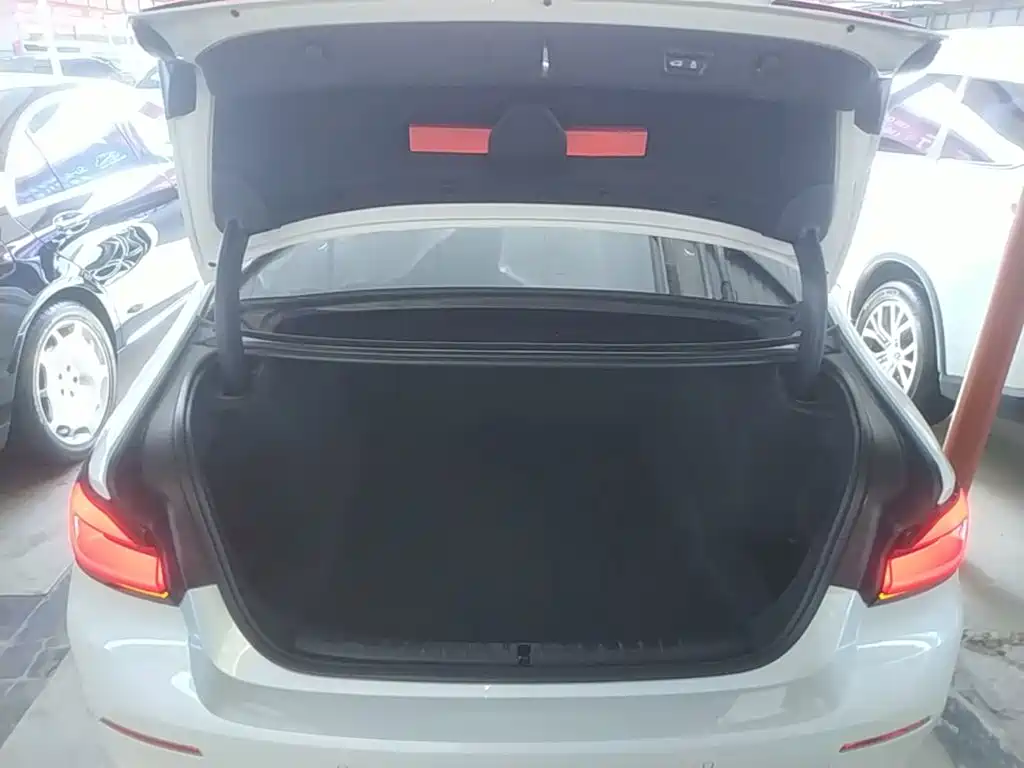 BMW 5 Series — фото 18