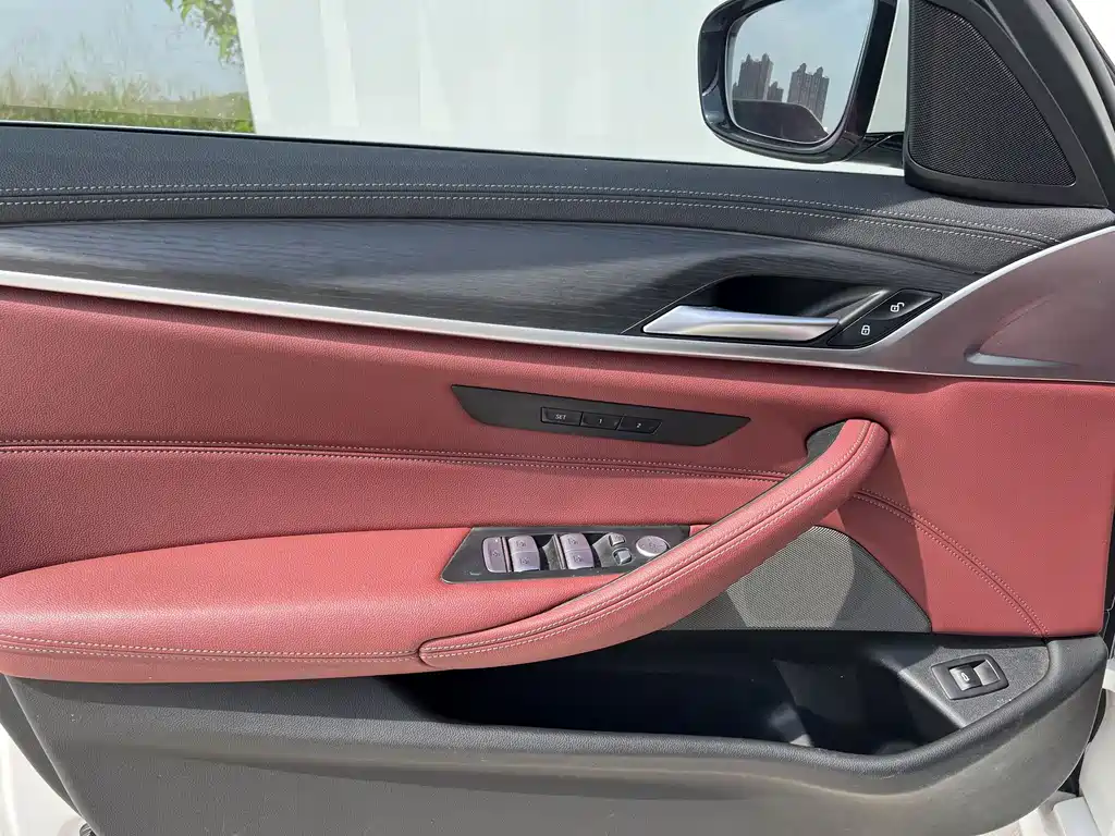 BMW 5 Series — фото 15