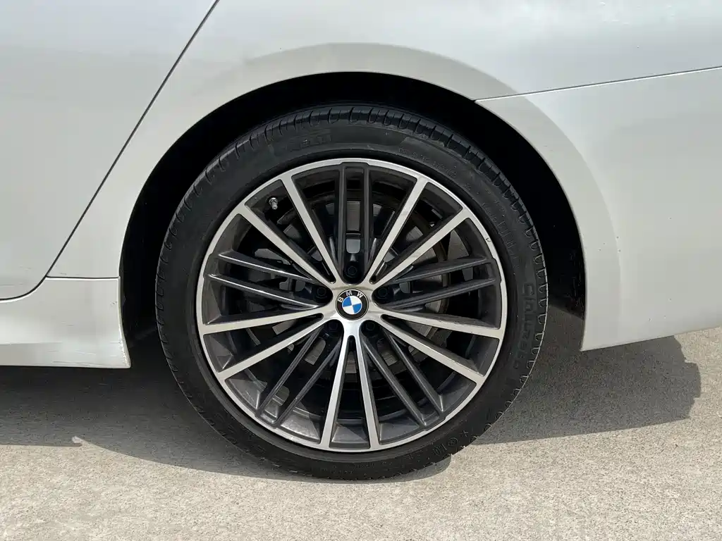 BMW 5 Series — фото 17