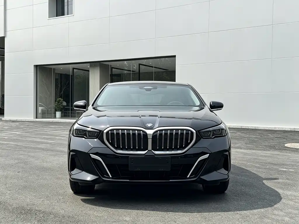 BMW 5 Series — фото 2
