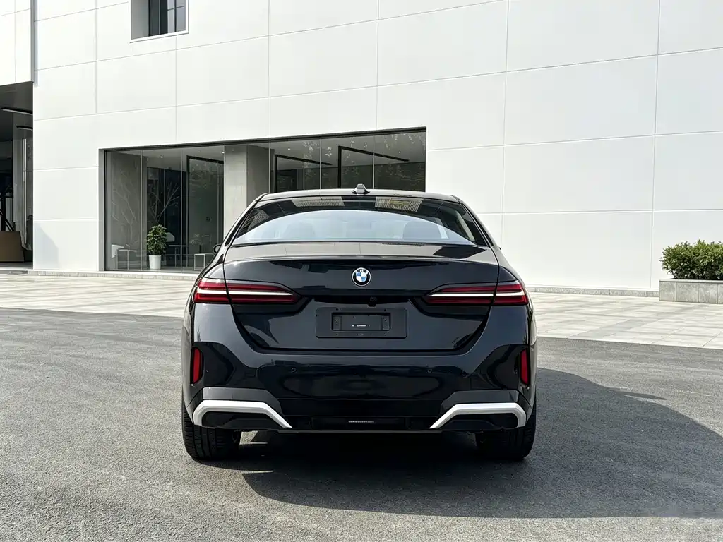 BMW 5 Series — фото 14