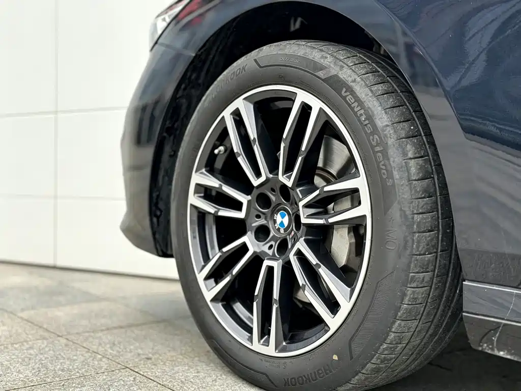 BMW 5 Series — фото 15