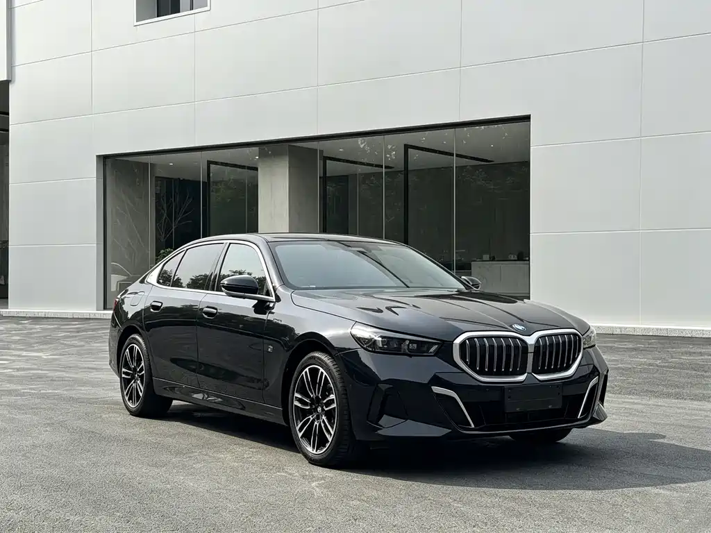 BMW 5 Series — фото 3