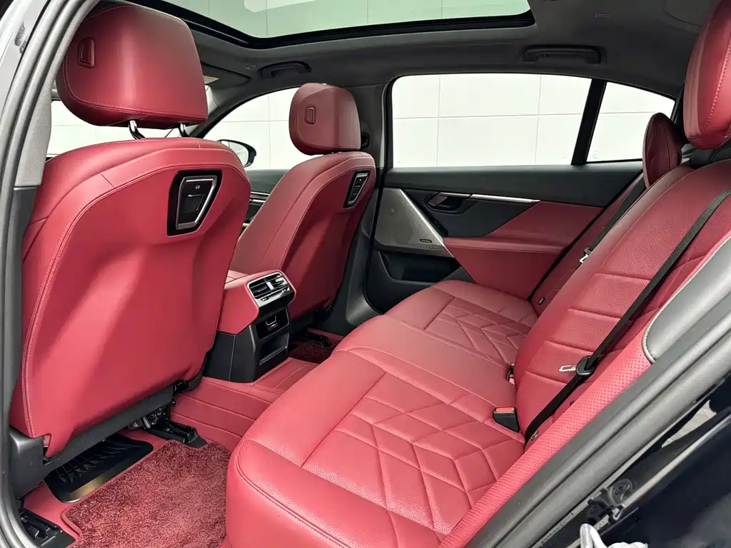 BMW 5 Series — фото 10