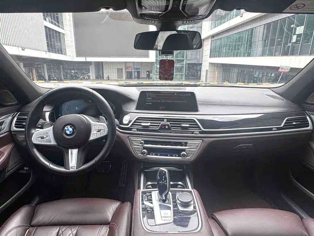 BMW 7 Series — фото 10