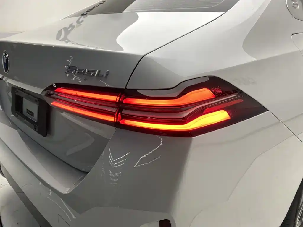 BMW 5 Series — фото 10