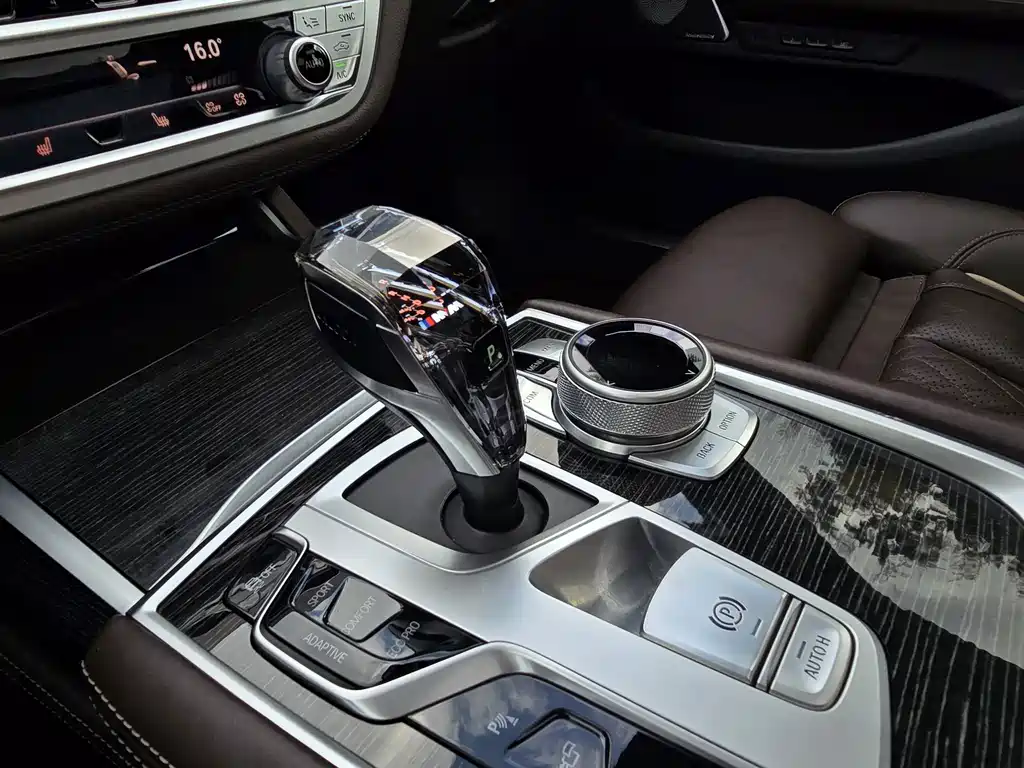 BMW 7 Series — фото 14