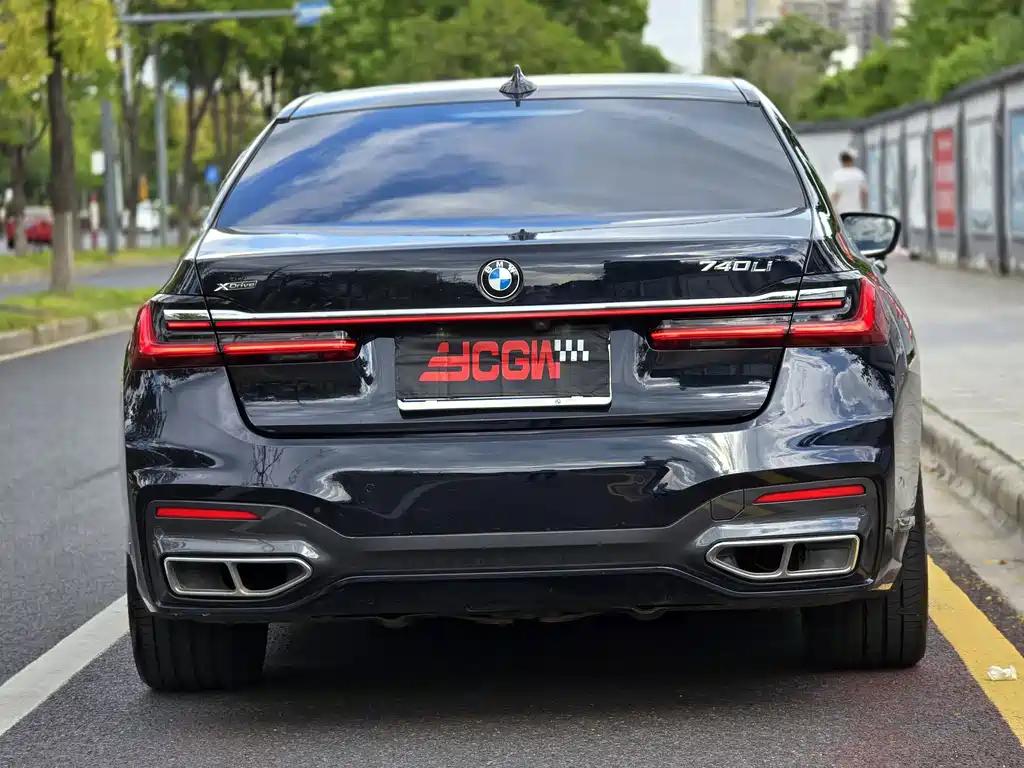 BMW 7 Series — фото 19