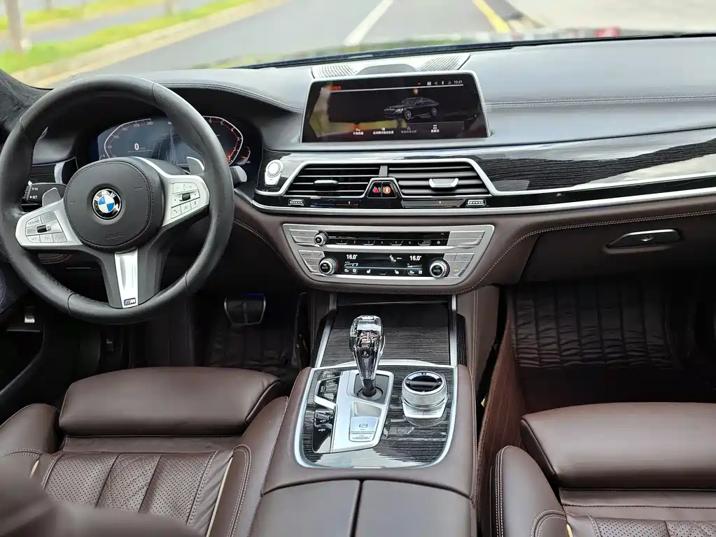 BMW 7 Series — фото 6