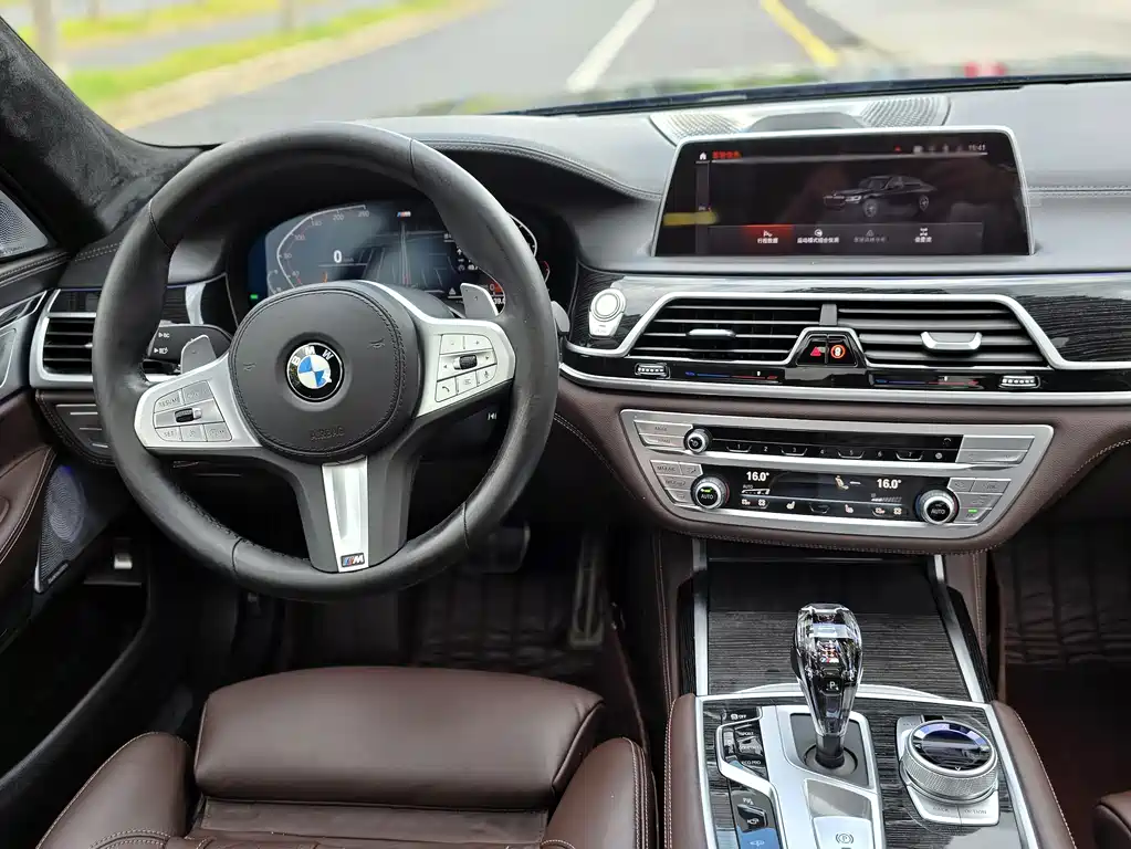 BMW 7 Series — фото 7