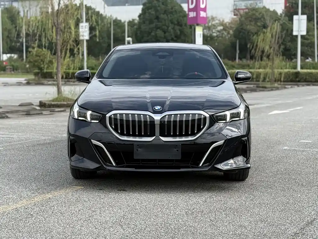 BMW 5 Series — фото 2
