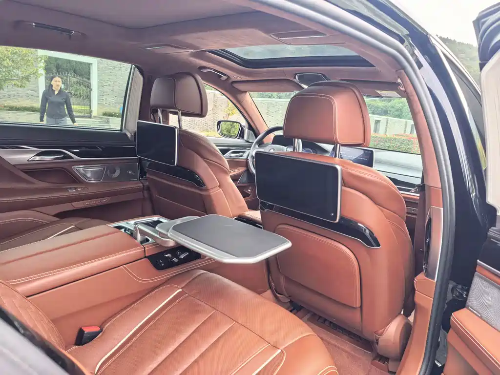 BMW 7 Series — фото 11