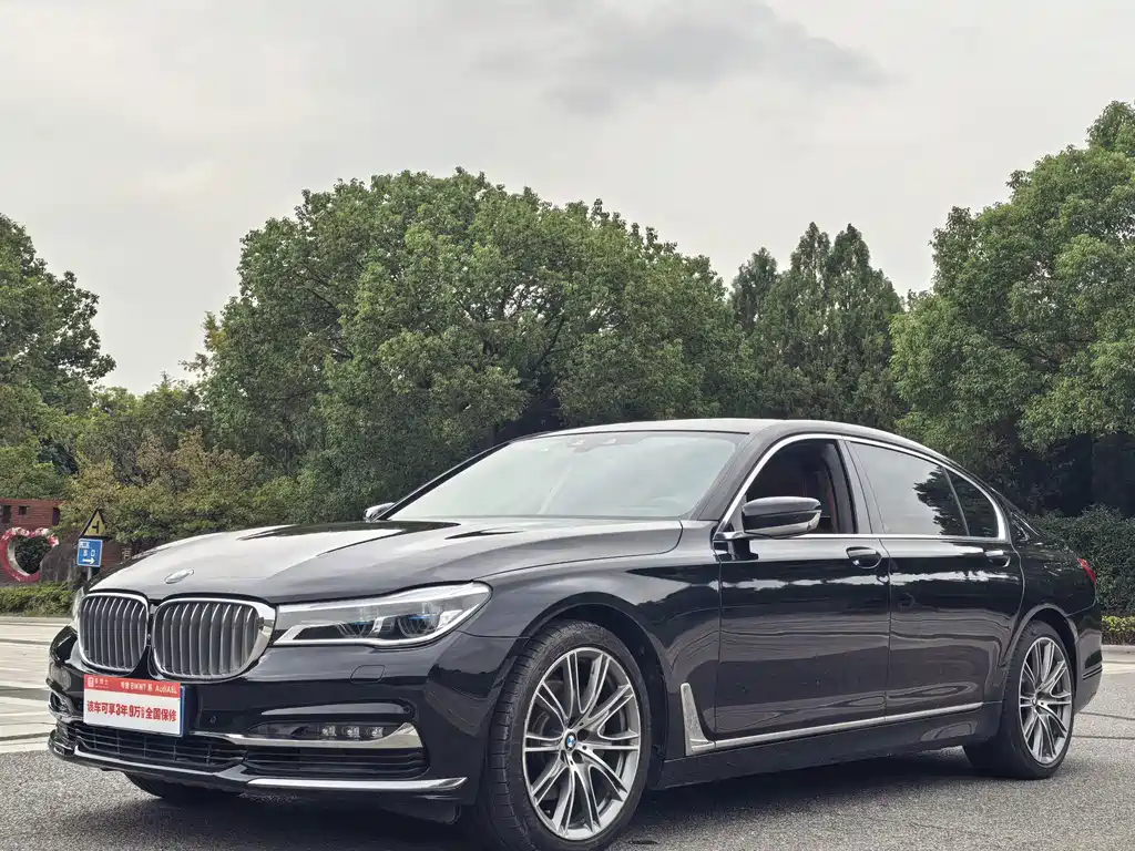 BMW 7 Series — фото 1