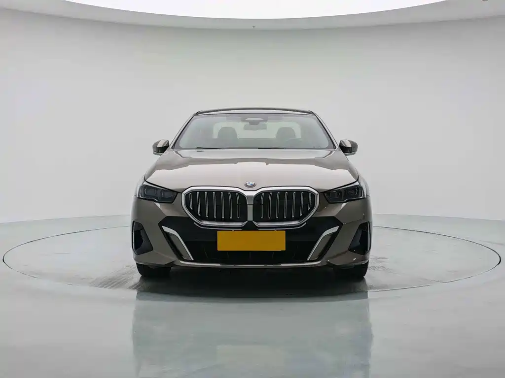 BMW 5 Series — фото 2