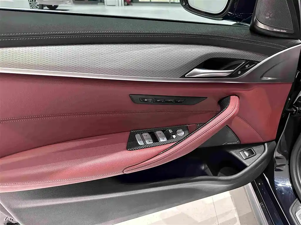 BMW 5 Series — фото 11