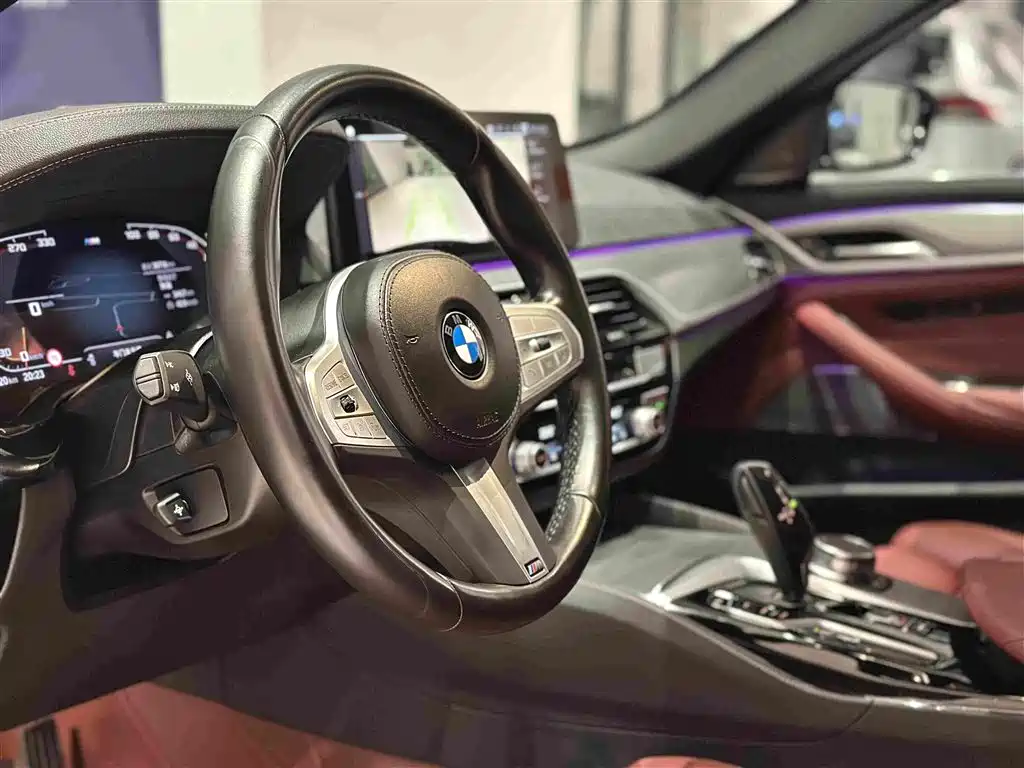 BMW 5 Series — фото 13